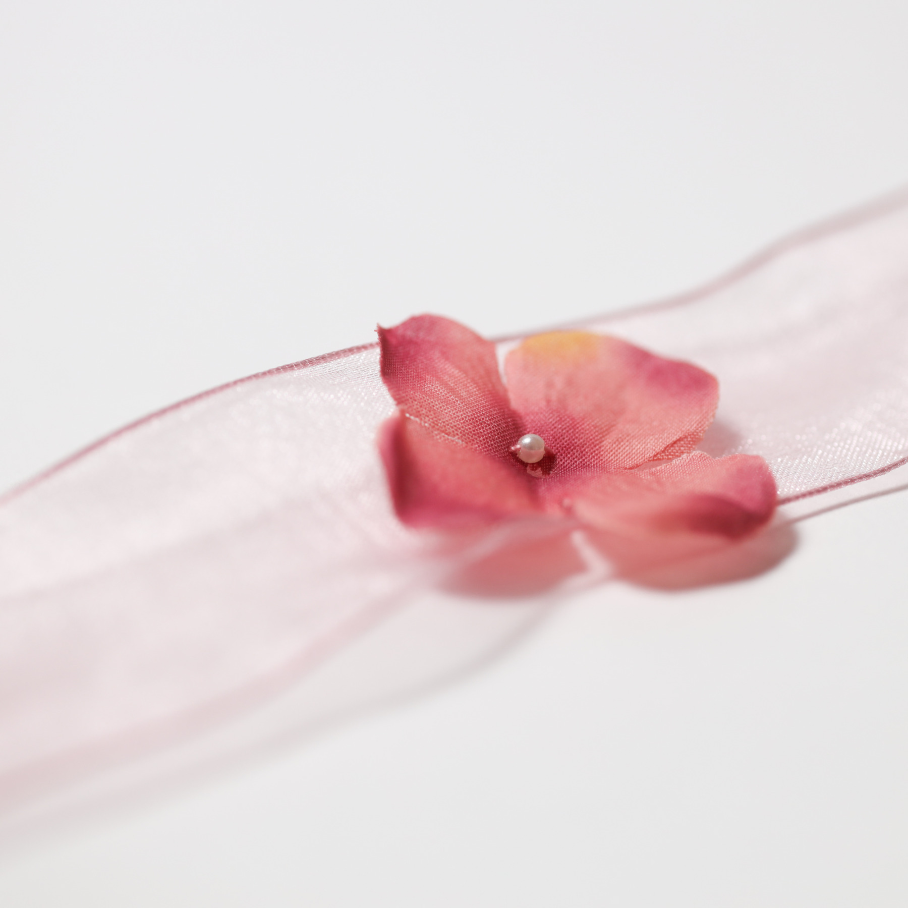 Sheer Pearl Flowers - Red (38mm)