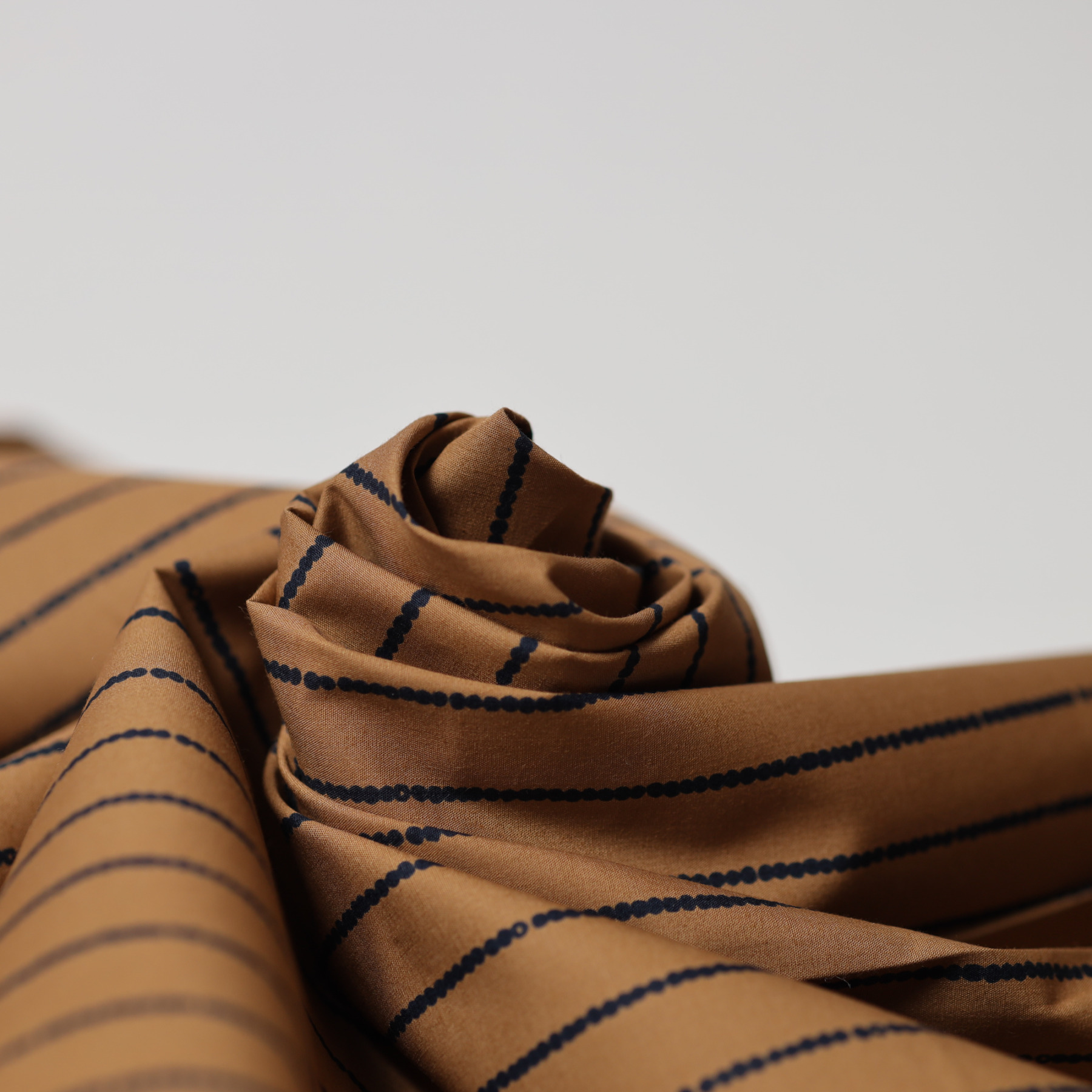 Daruma Fabric / Spangles - Brown × Navy